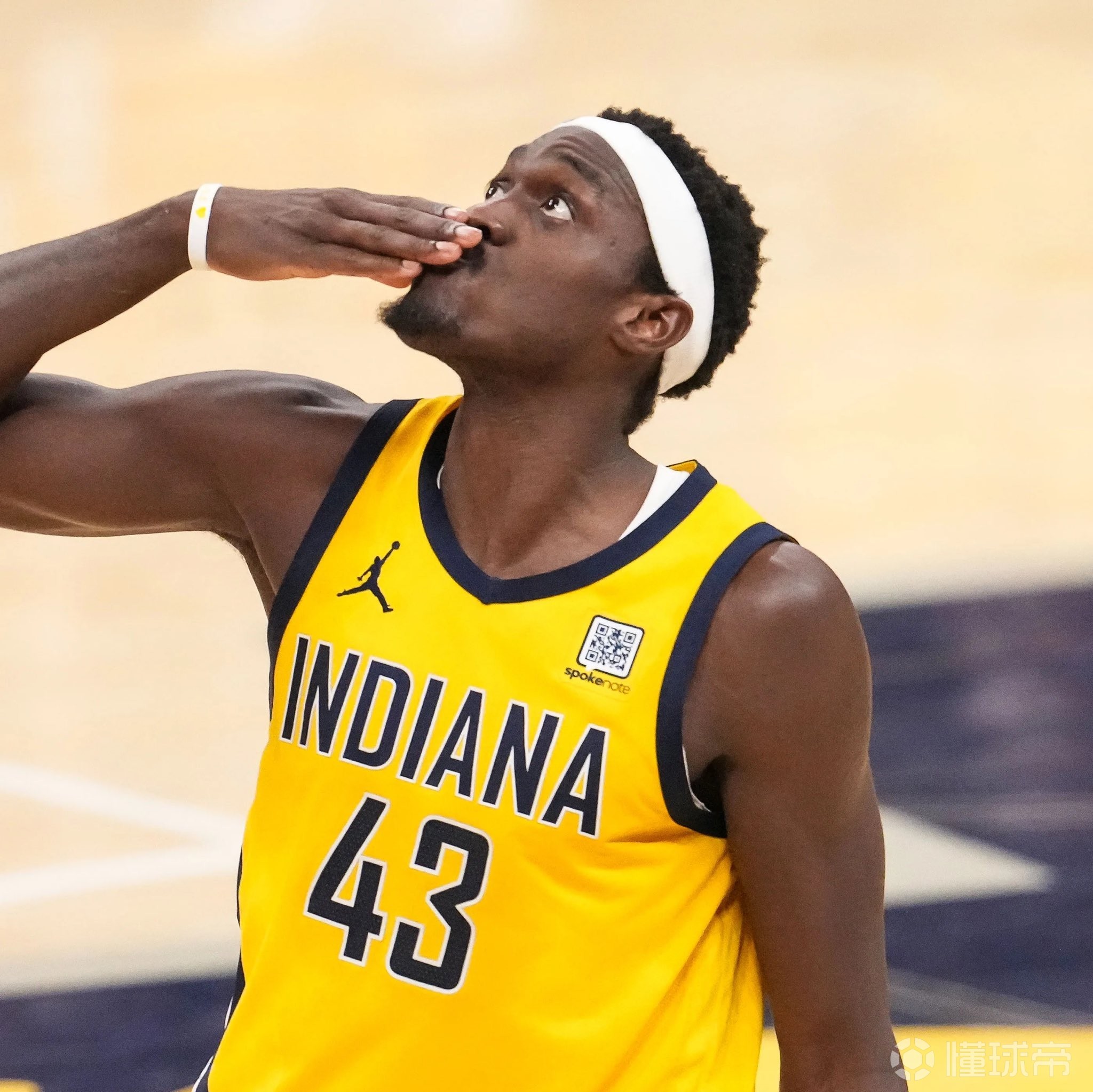 九游-包含西亚卡姆回归赛场，关键助攻首场状态亮眼，勇士观众沸腾！的词条